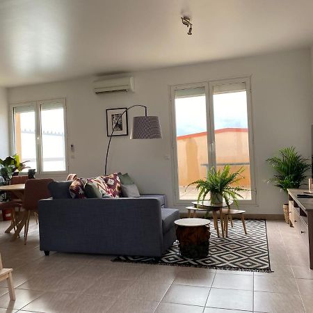 Appartement 2 Pieces De 44M² En Centre Ville 马尼·莱斯·阿莫 外观 照片